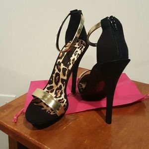 These are too big they are a 9 but fit like a 10